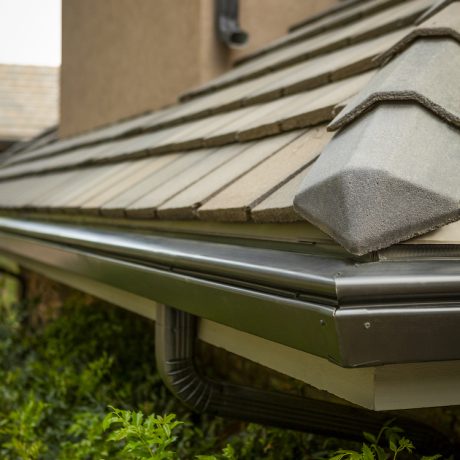 Seamless vs. Regular Gutters- Which is Better?